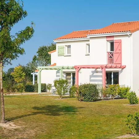 Nyaraló Village In The Vendee *